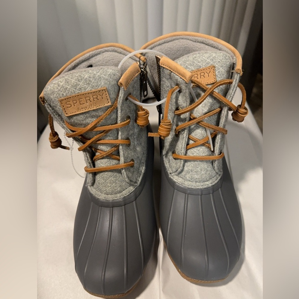 Women’s sperry water resistant boots